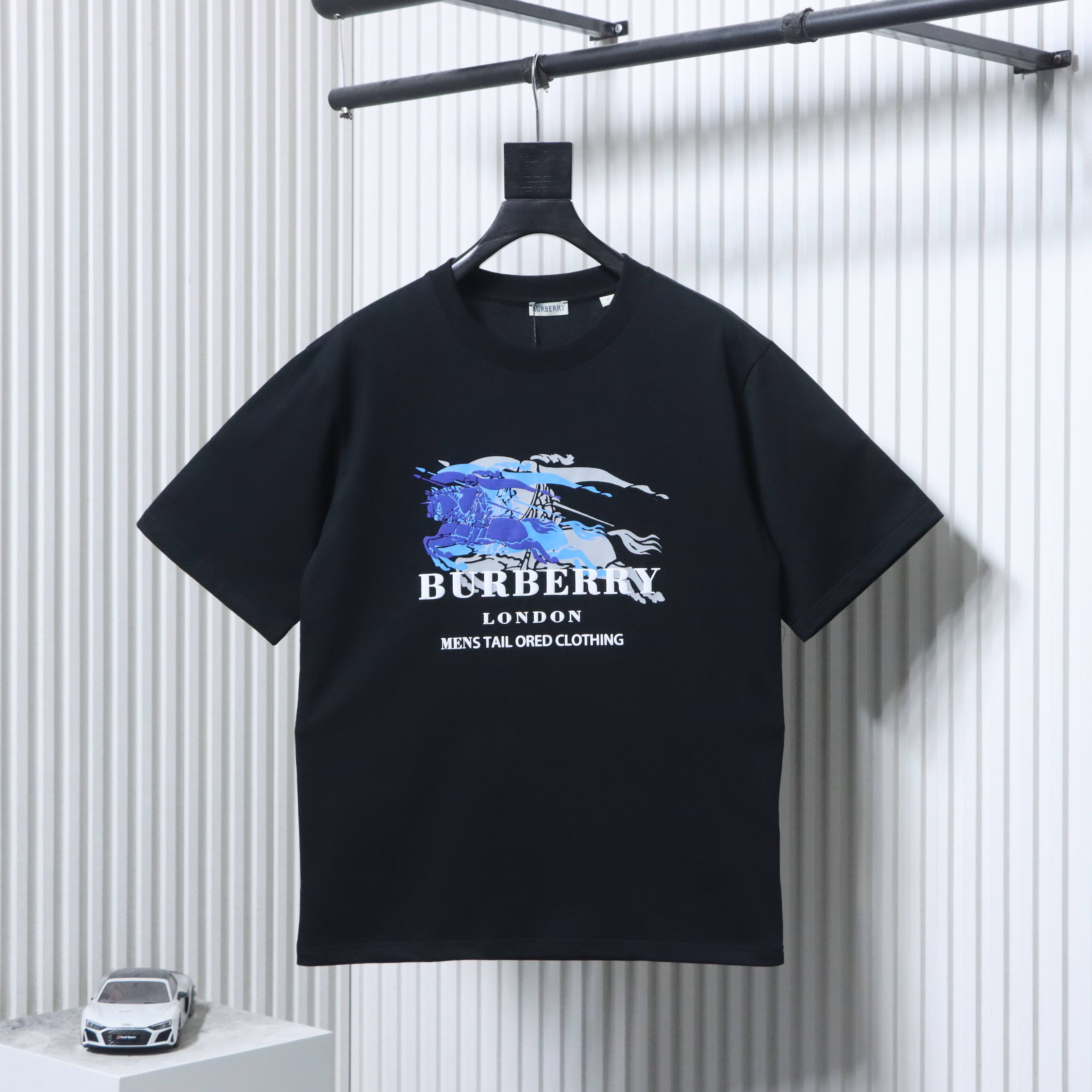 EM Sneakers Burberry Double-Exposure War Horse Print T-Shirt Black