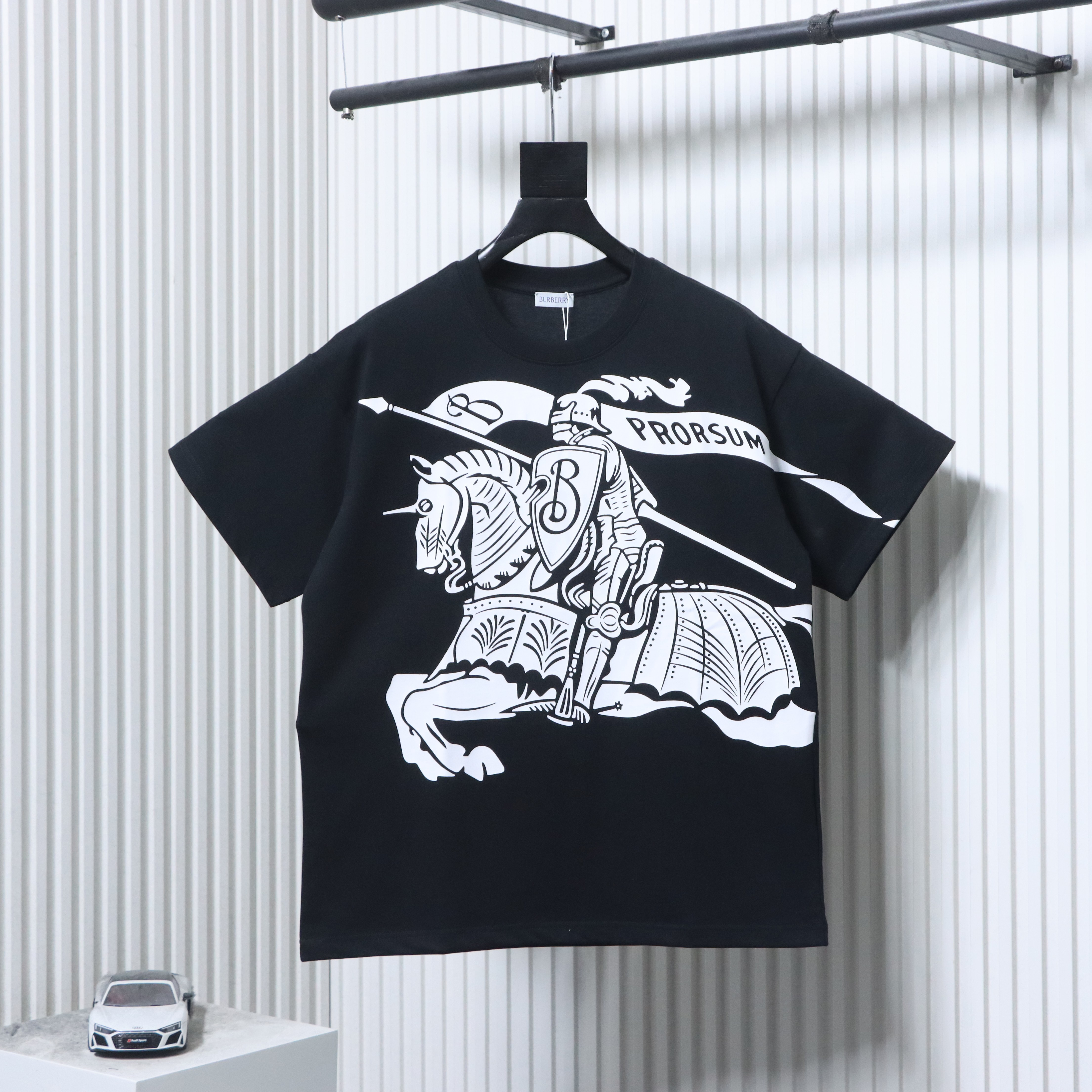 EM Sneakers Burberry 26SS Equestrian Knight Print T-Shirt Black