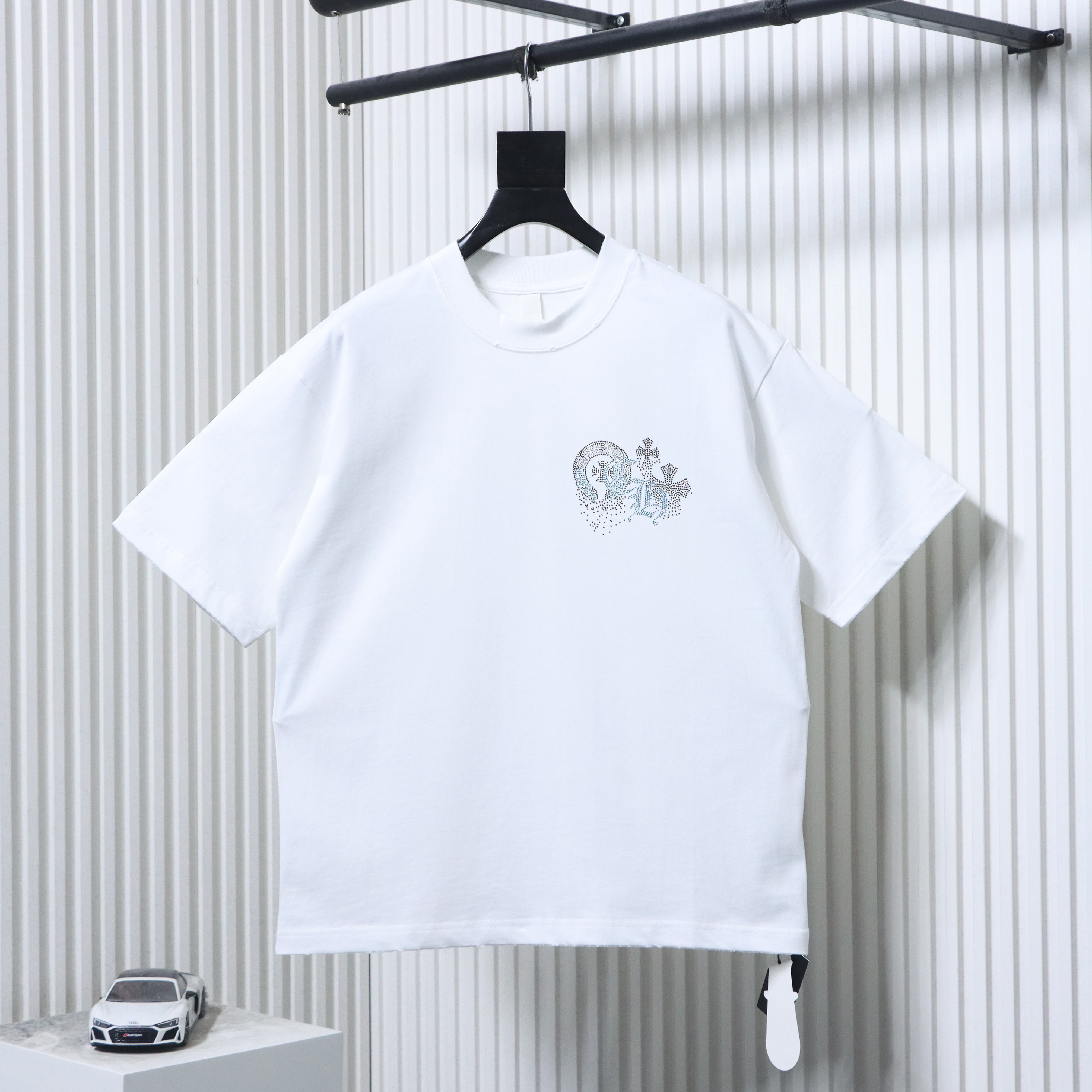 EM Sneakers Chrome Hearts Sanskrit & Diamond-Embellished Cross T-Shirt White