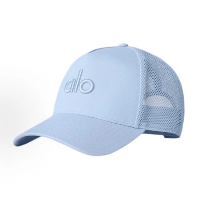 EM Sneakers Alo Yoga District Trucker Hat Sky Blue 01