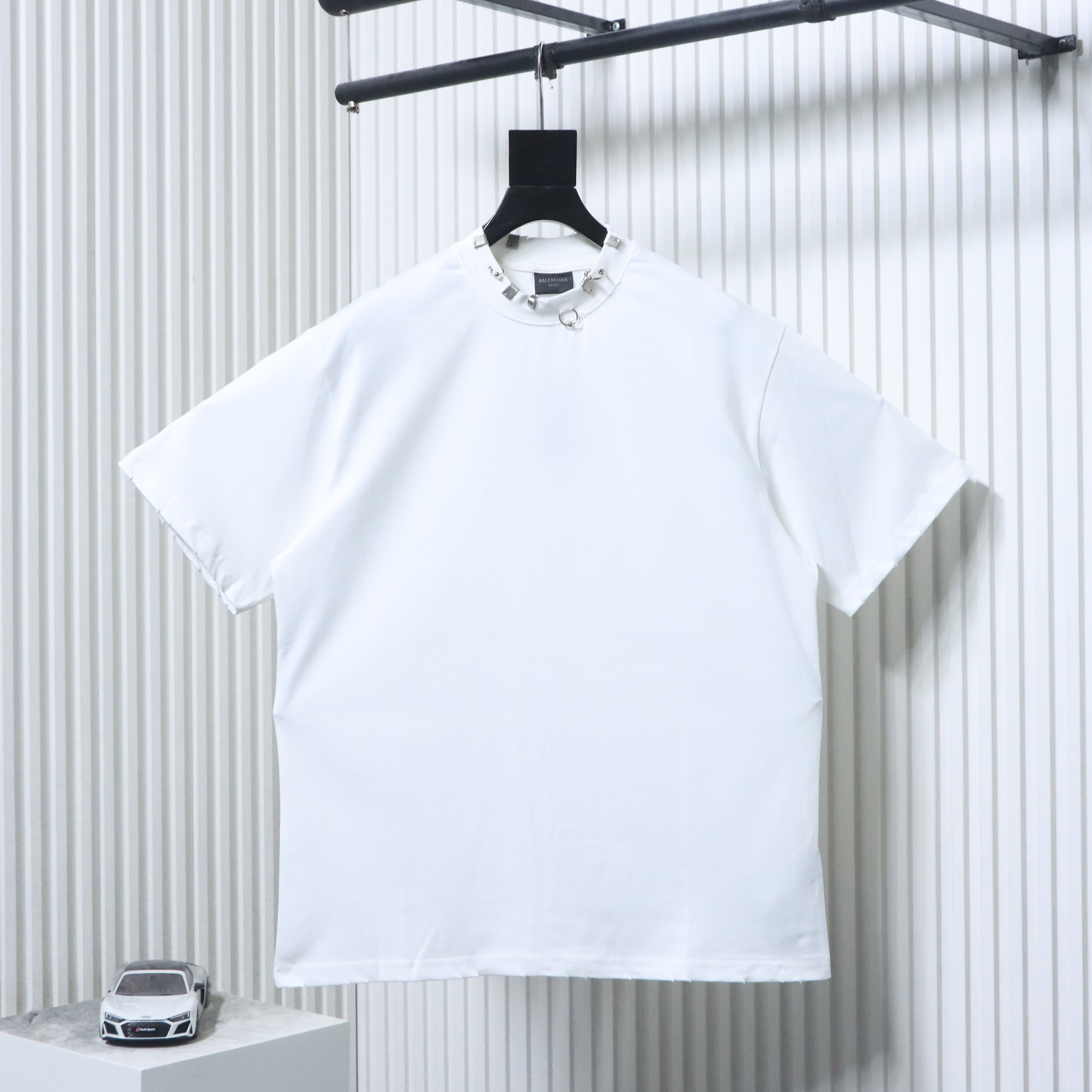 EM Sneakers Balenciaga Pierced and Studded T-Shirt White