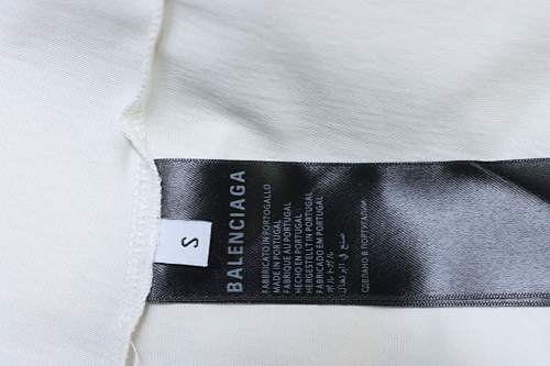 EM Sneakers Balenciaga Qixi Valentine's Day Limited Edition T-Shirt with Heart Logo White