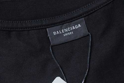 EM Sneakers Balenciaga SS25 Distressed T-Shirt featuring Double-B Embroidery and 3D Shadow Inkjet Logo Black