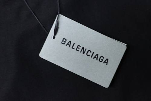 EM Sneakers Balenciaga SS25 Distressed T-Shirt featuring Double-B Embroidery and 3D Shadow Inkjet Logo Black
