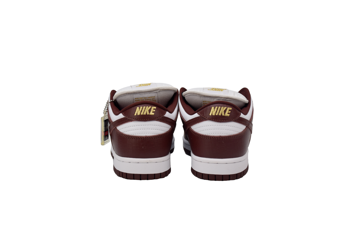 EM Sneakers Nike SB Dunk Low × Supreme Barkroot Brown