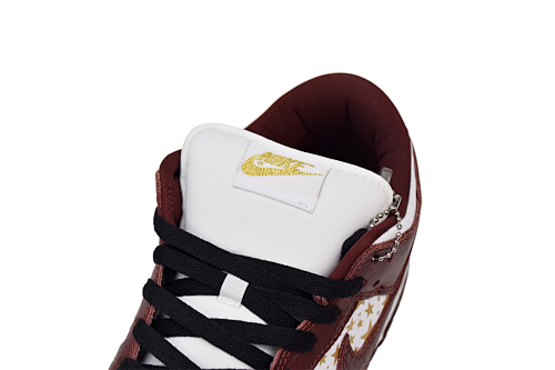 EM Sneakers Nike SB Dunk Low × Supreme Barkroot Brown