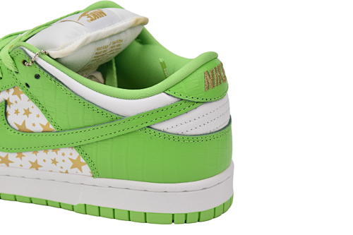 EM Sneakers Nike SB Dunk Low × Supreme Mean Green