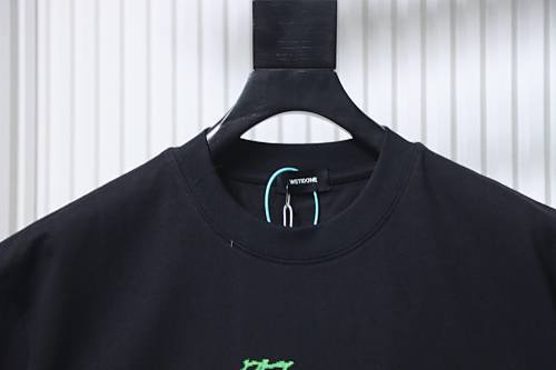 EM Sneakers WE11DONE 26SS Liquid Fluorescent Logo Barrage T-Shirt Black