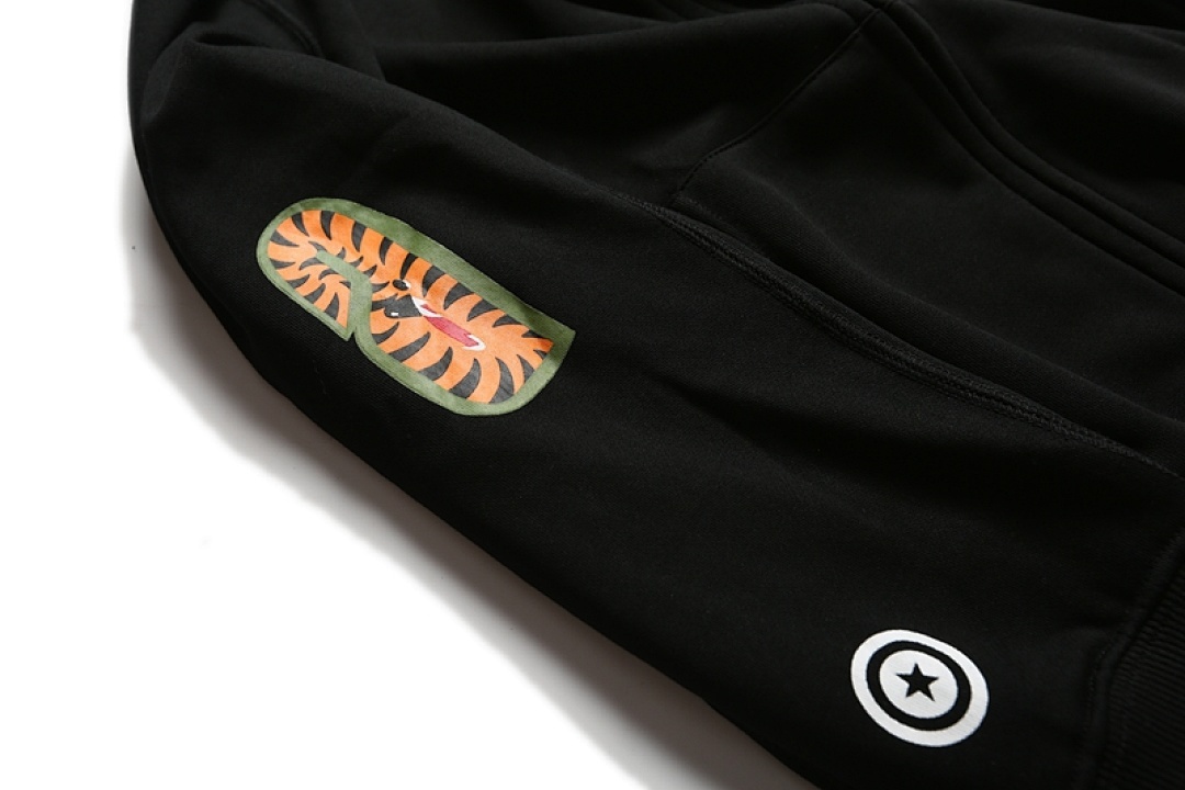 EM Sneakers BAPE Green Camouflage Half Sleeves Full Zip Hoodie