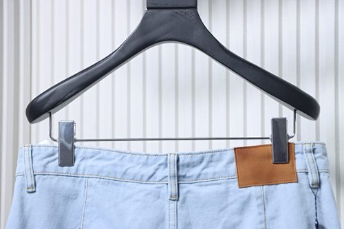 EM Sneakers Louis Vuitton 2026 Spring Menswear Collection Lconic Embroidered Cargo Jean Shorts