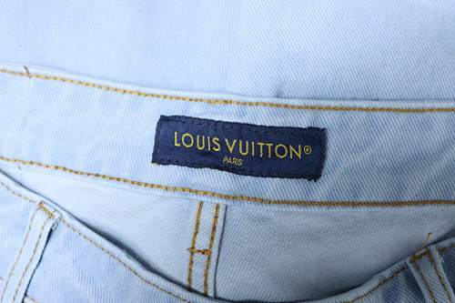 EM Sneakers Louis Vuitton 2026 Spring Menswear Collection Lconic Embroidered Cargo Jean Shorts