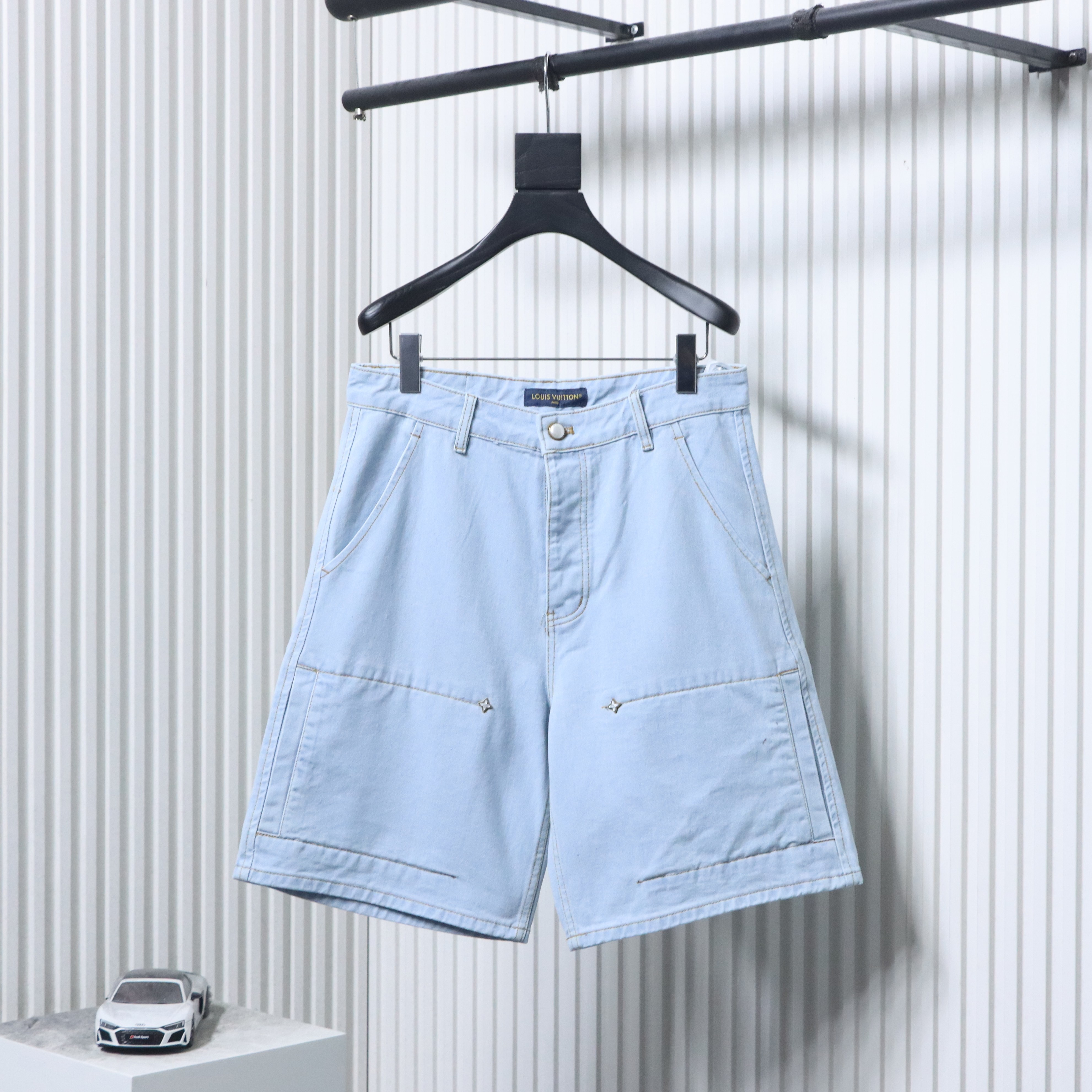 EM Sneakers Louis Vuitton 2026 Spring Menswear Collection Lconic Embroidered Cargo Jean Shorts