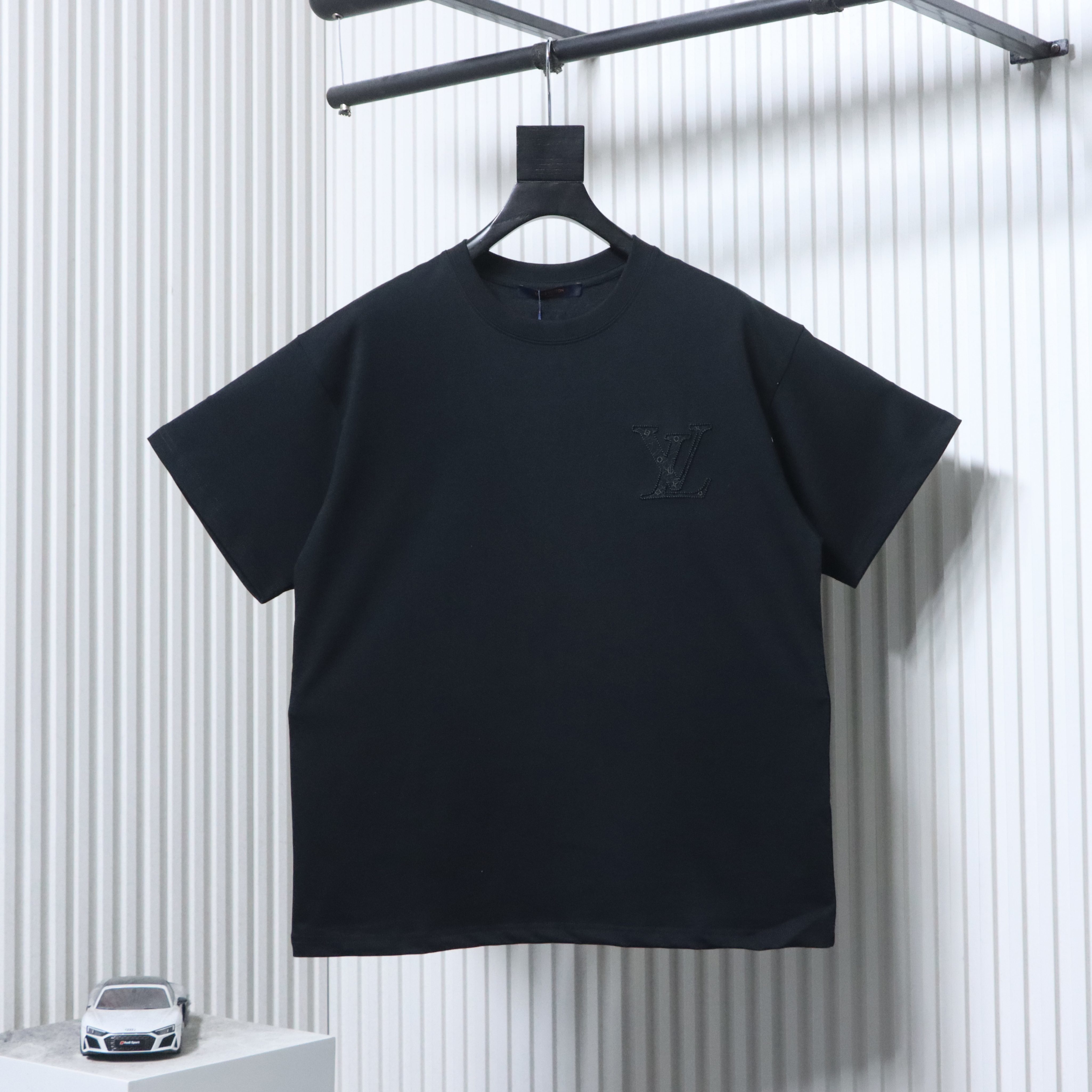 EM Sneakers Louis Vuitton 25ss Logo 3D Embroidered T-shirt Black