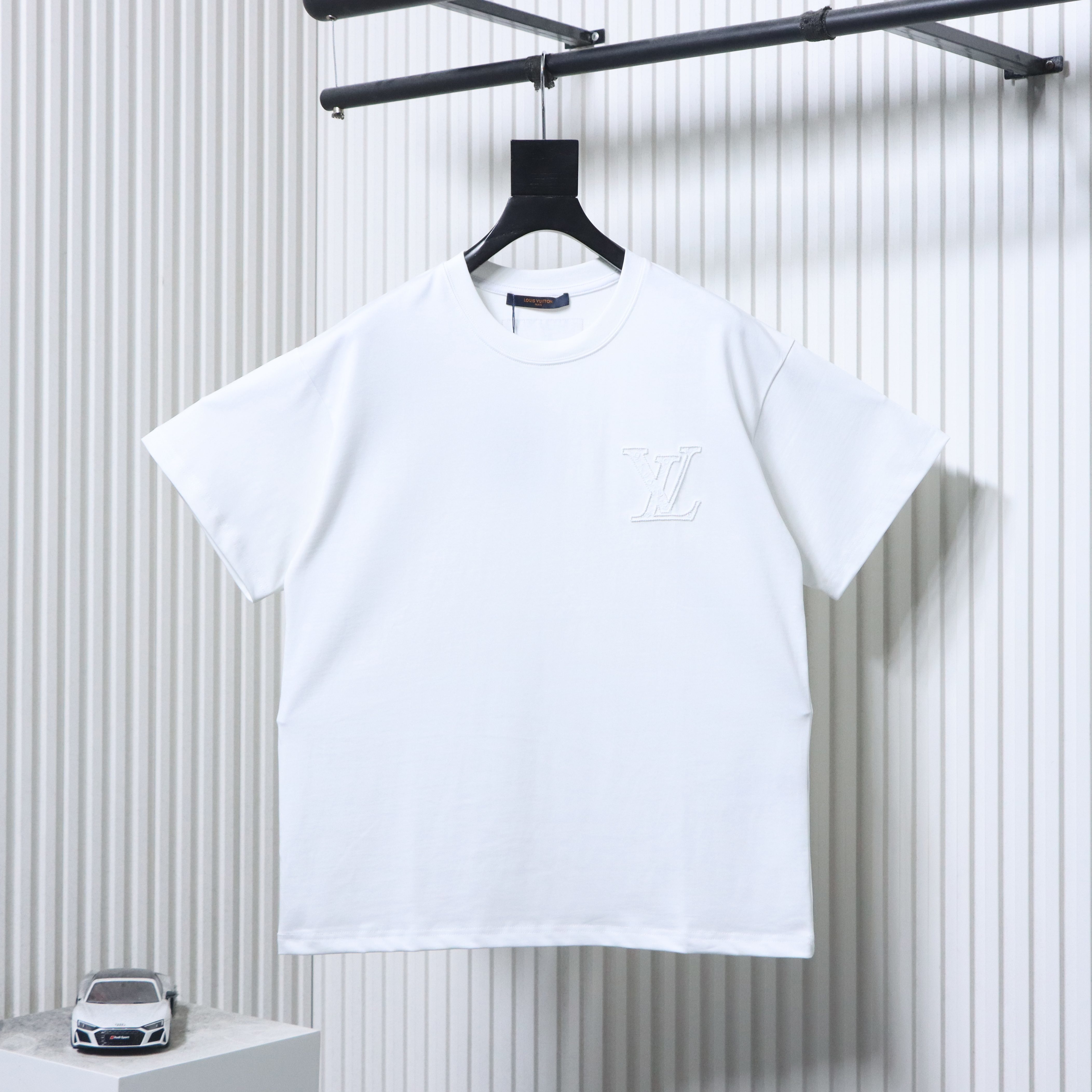 EM Sneakers Louis Vuitton 25ss Logo 3D Embroidered T-shirt White