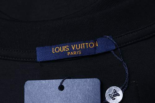 EM Sneakers Louis Vuitton Airplane Embroidered Logo T-shirt Black