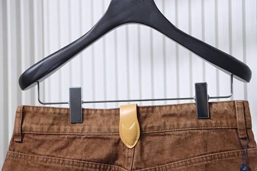 EM Sneakers Louis Vuitton Embroidered Signature Pleated Jean Shorts Brown