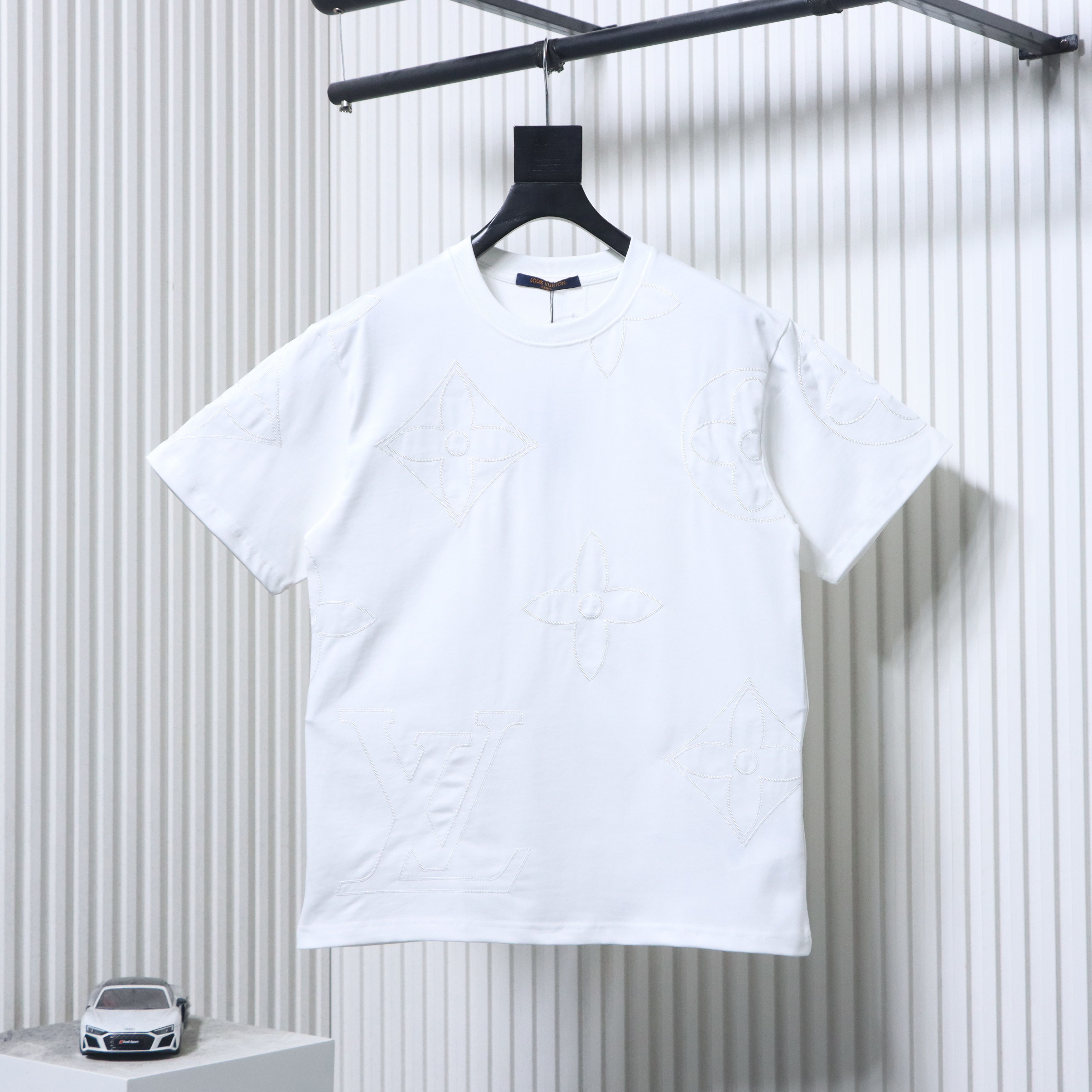 EM Sneakers Louis Vuitton Embroidered Tricolor Logo T-shirt White