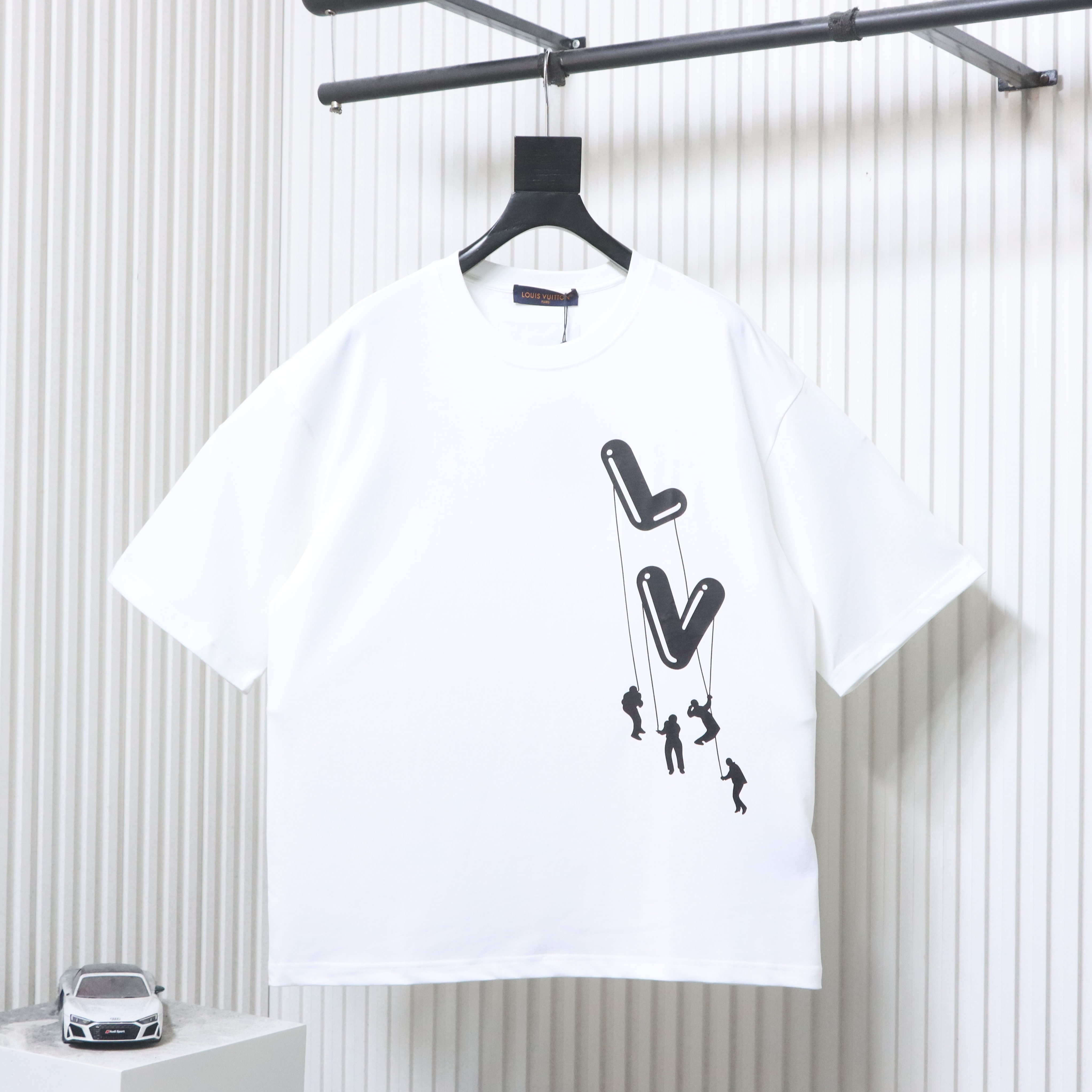 EM Sneakers Louis Vuitton Paratrooper Print T-shirt White