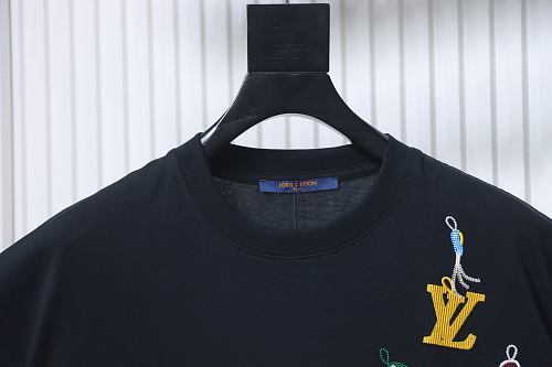 EM Sneakers Louis Vuitton Tool Pendant Print T-shirt Black