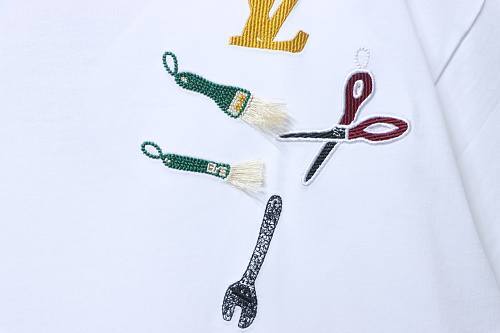 EM Sneakers Louis Vuitton Tool Pendant Print T-shirt White