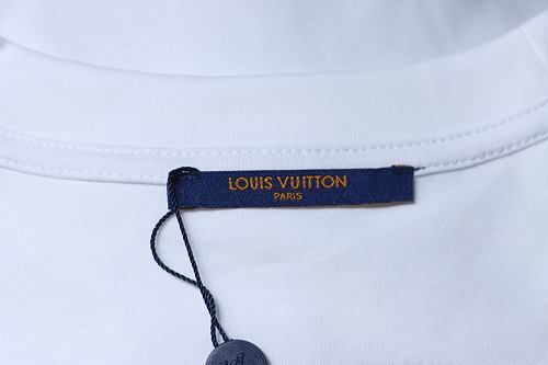 EM Sneakers Louis Vuitton Tool Pendant Print T-shirt White