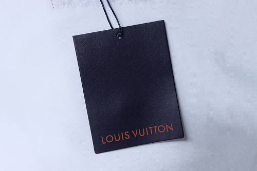 EM Sneakers Louis Vuitton Tool Pendant Print T-shirt White
