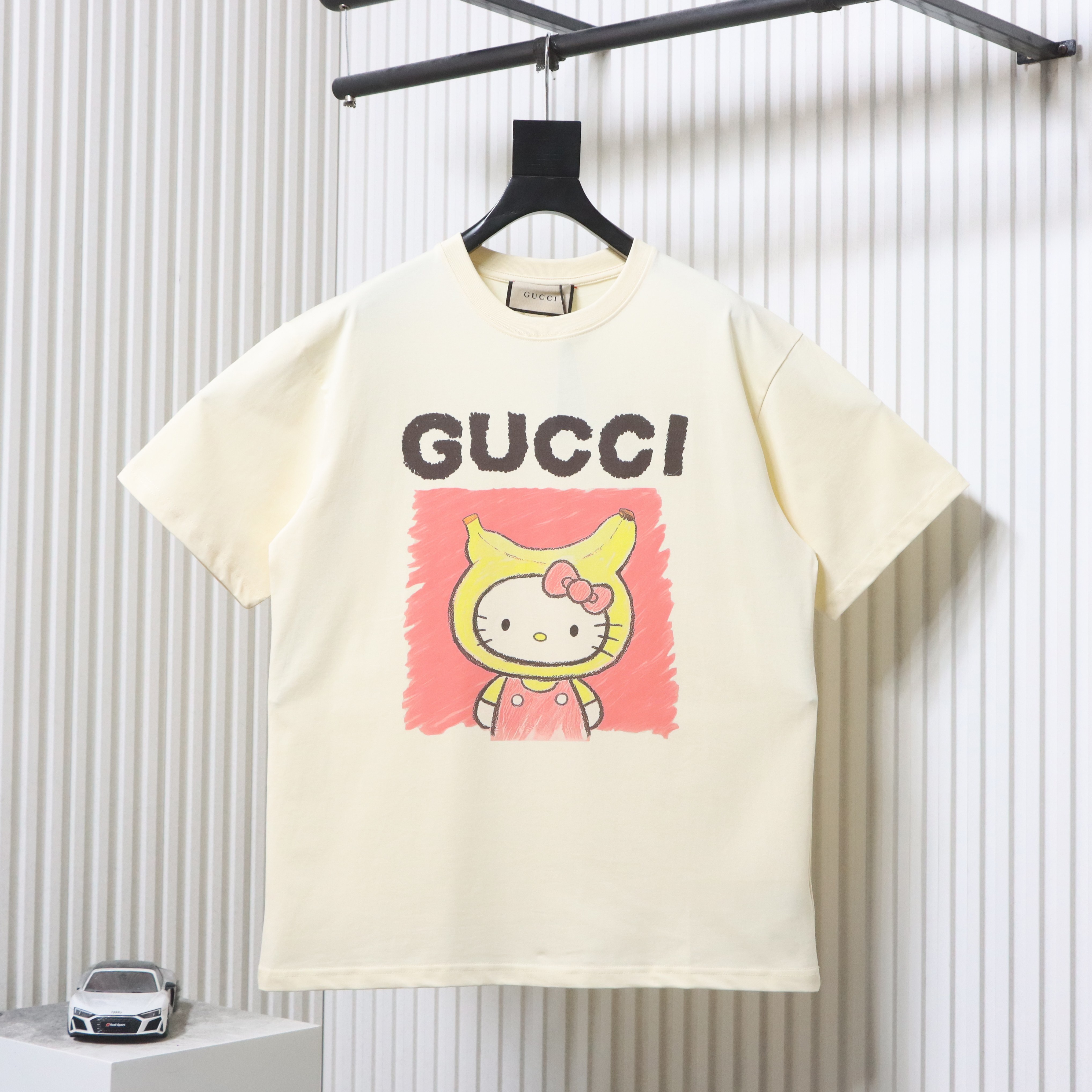 EM Sneakers Gucci × Hello Kitty Cartoon Banana Print T-shirt