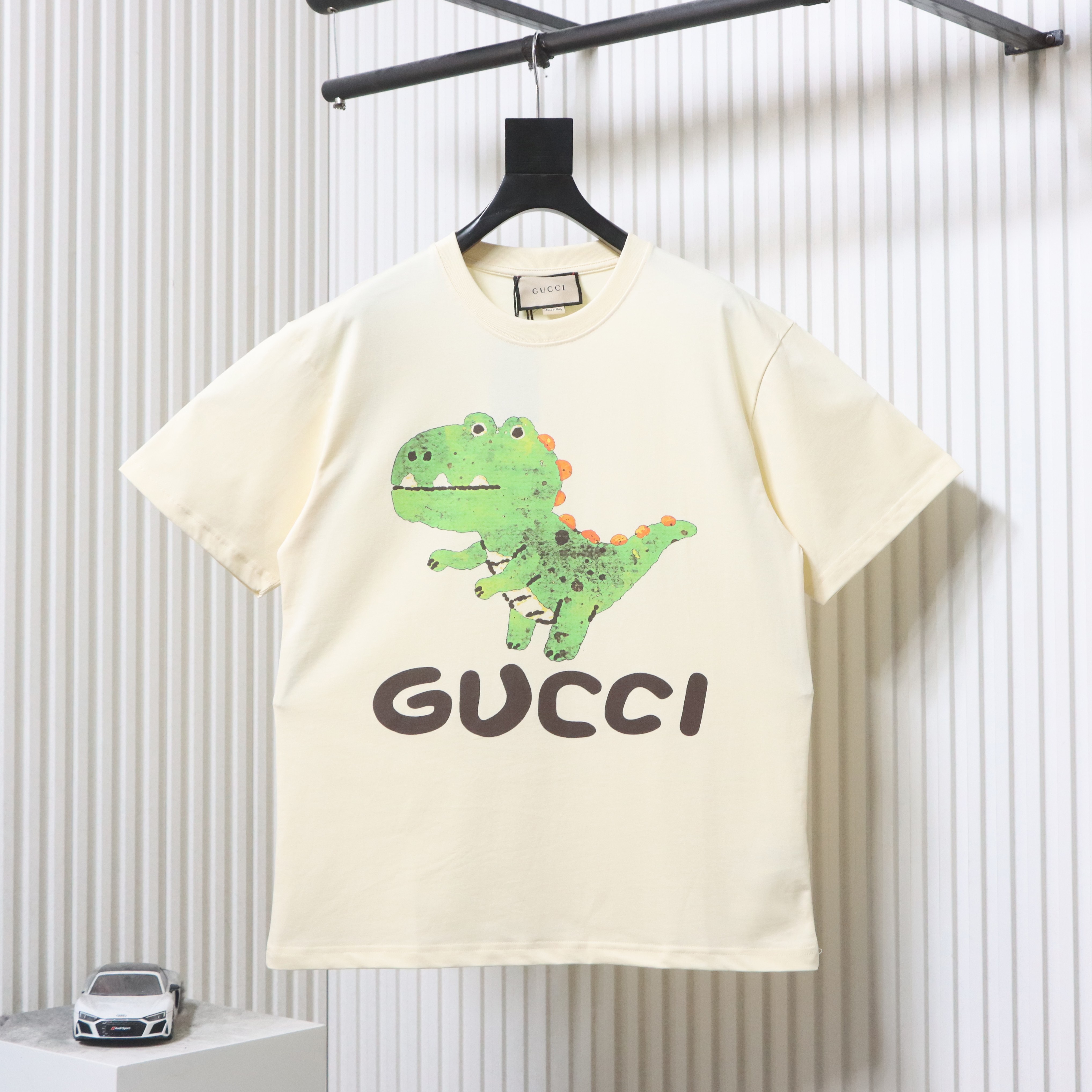 EM Sneakers Gucci Cartoon Green Dinosaur Print T-shirt Apricot