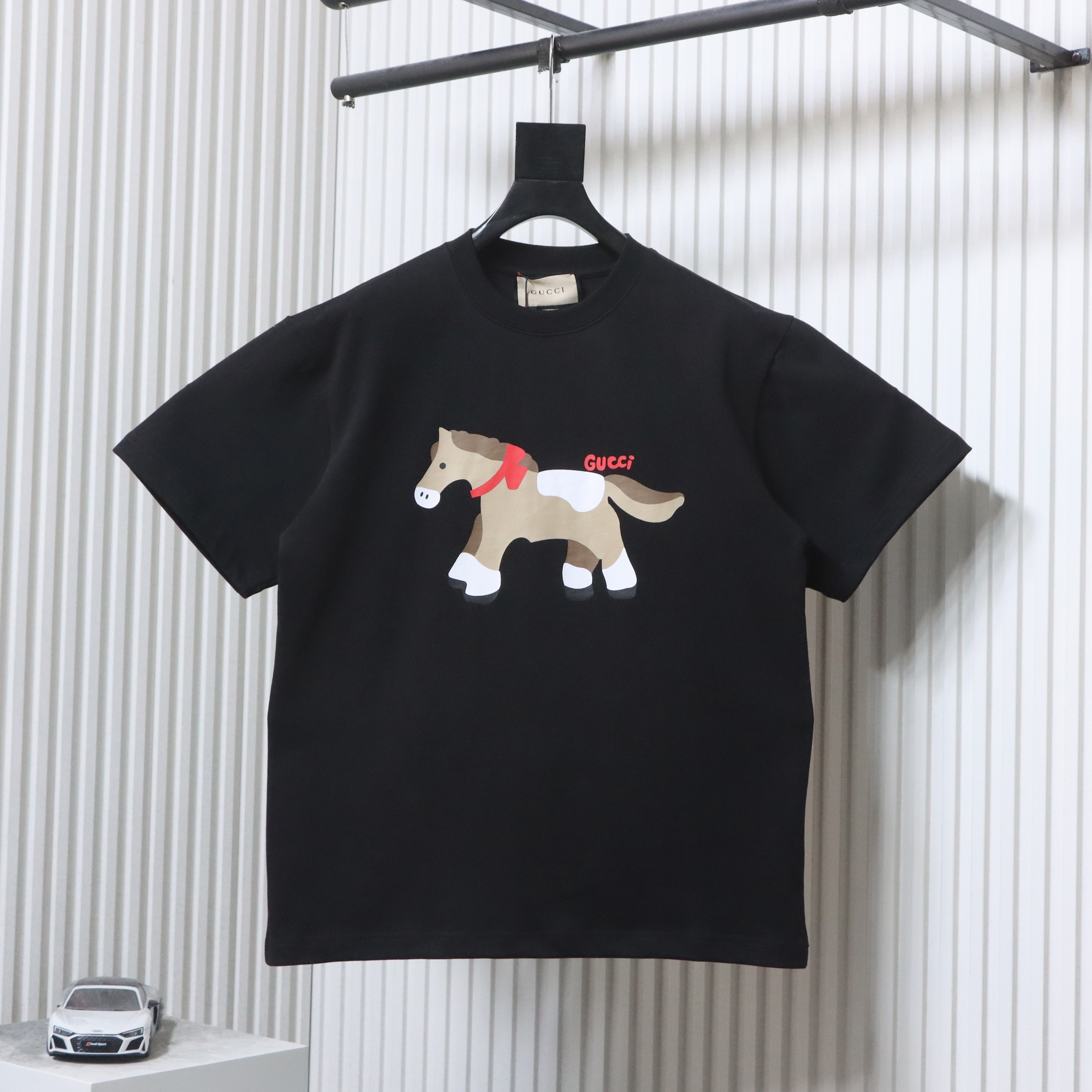 EM Sneakers Gucci Cartoon Horse Print T-shirt Black