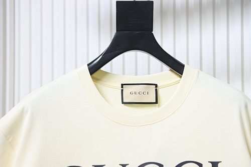 EM Sneakers Gucci Classic Double G Interlocking Print T-shirt Apricot