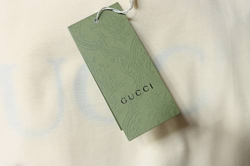 EM Sneakers Gucci Classic Double G Interlocking Print T-shirt Apricot