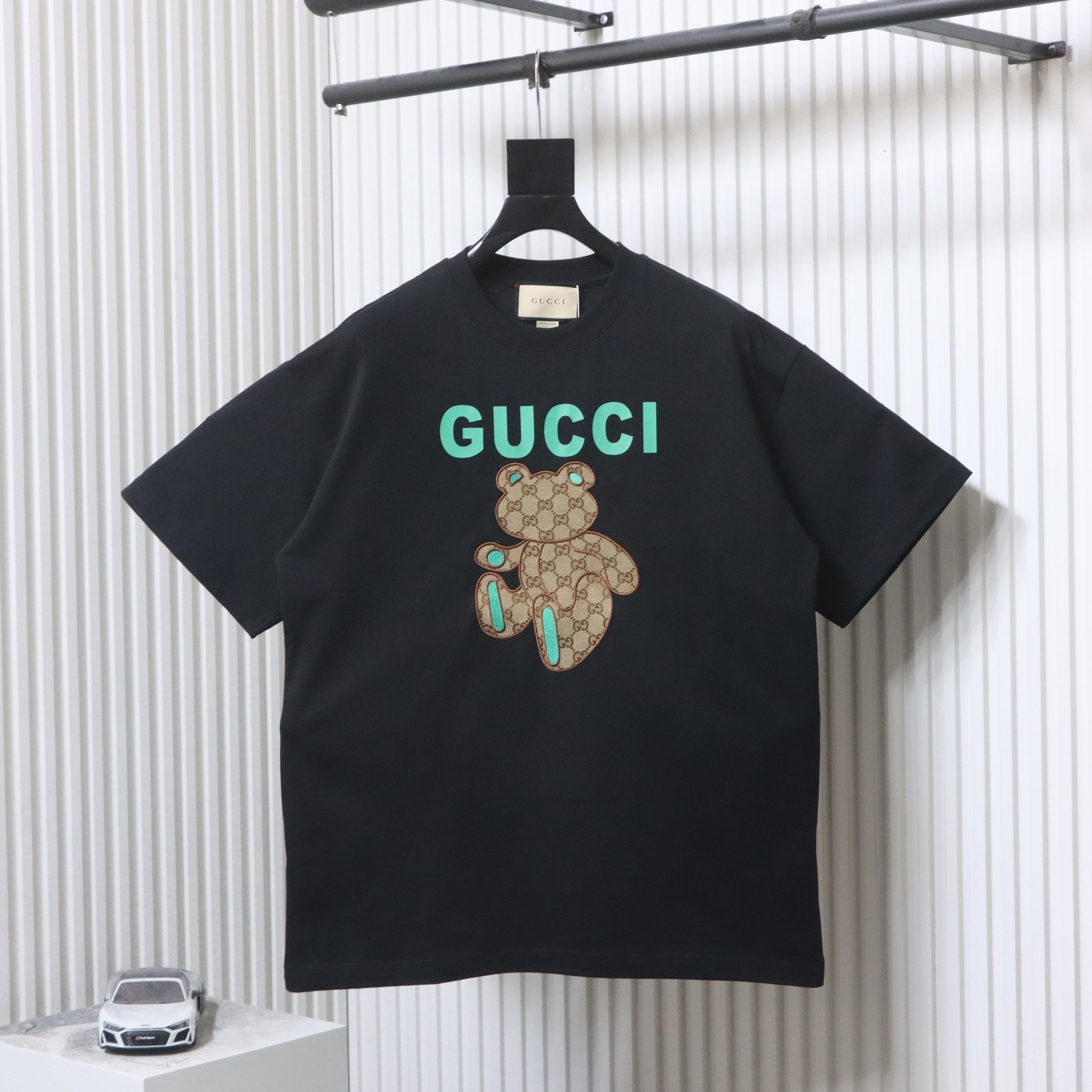 EM Sneakers Gucci Monogrammed Teddy Bear Embroidered Print T-shirt Black