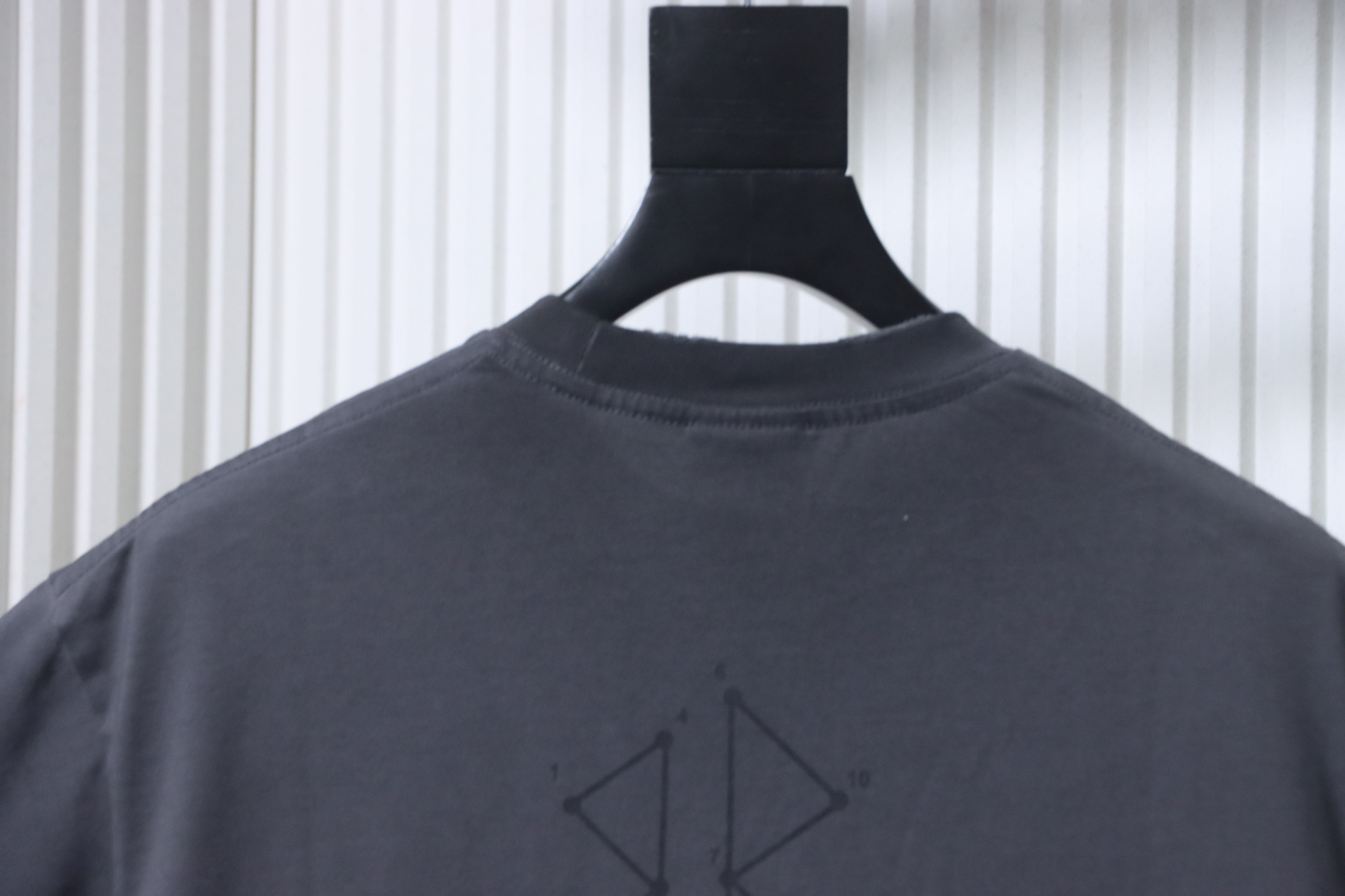 EM Sneakers Balenciaga Geometric Logo Print T-shirt Washed Black