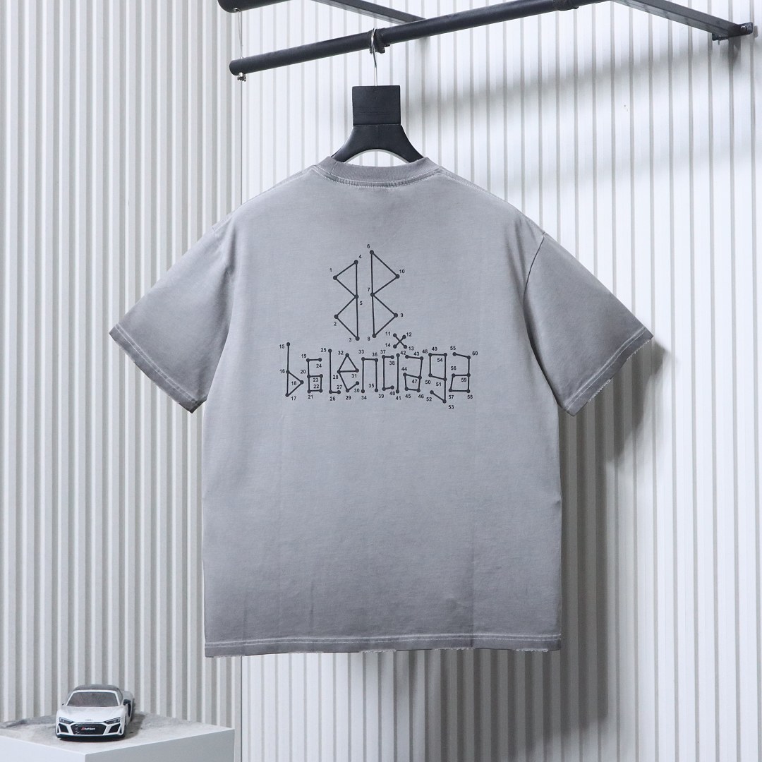 EM Sneakers Balenciaga Geometric Logo Print T-shirt Washed Gray