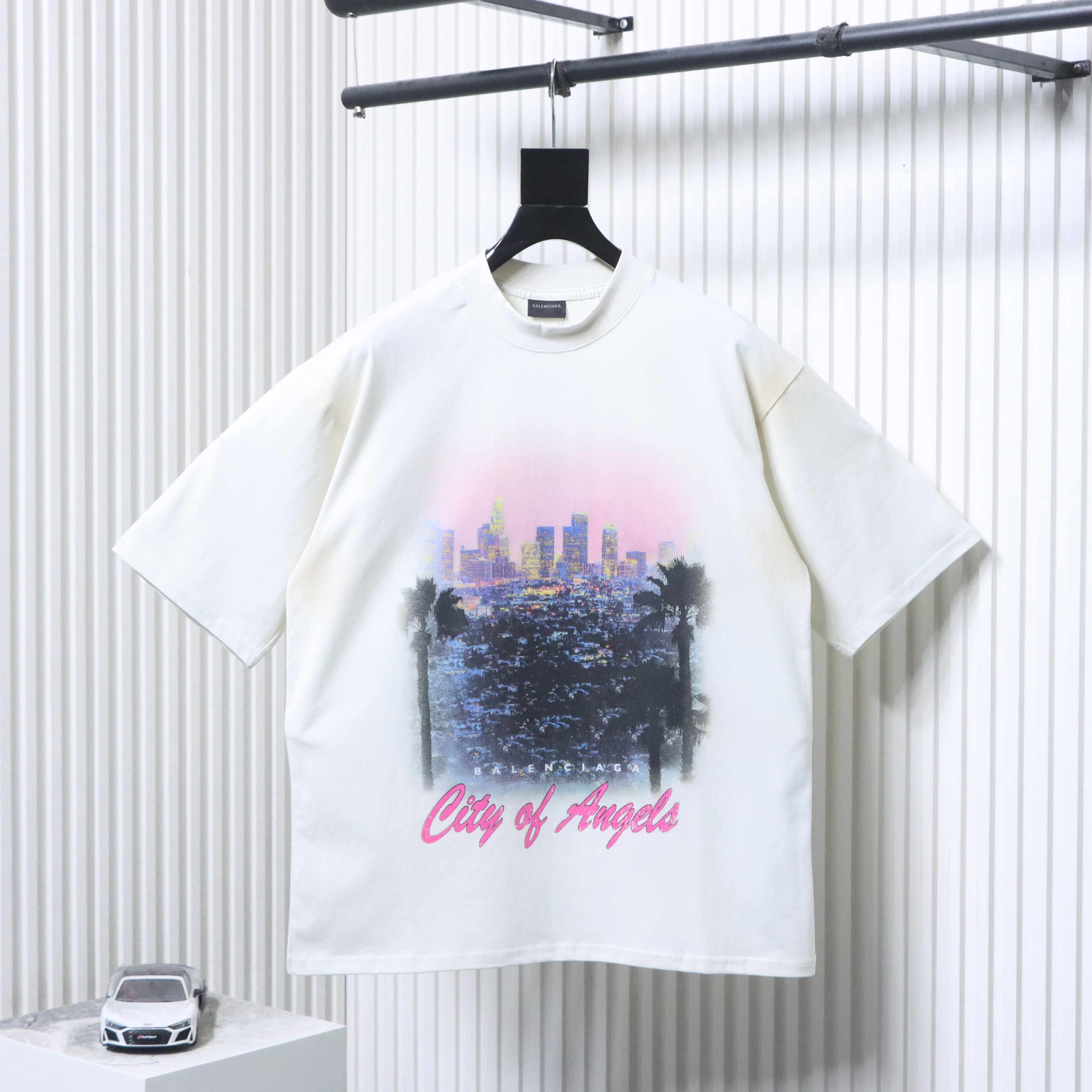 EM Sneakers Balenciaga Los Angeles Night View Distressed Gray T-Shirt