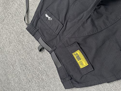 EM Sneakers Corteiz Alcatraz Cargo Shorts Black Yellow