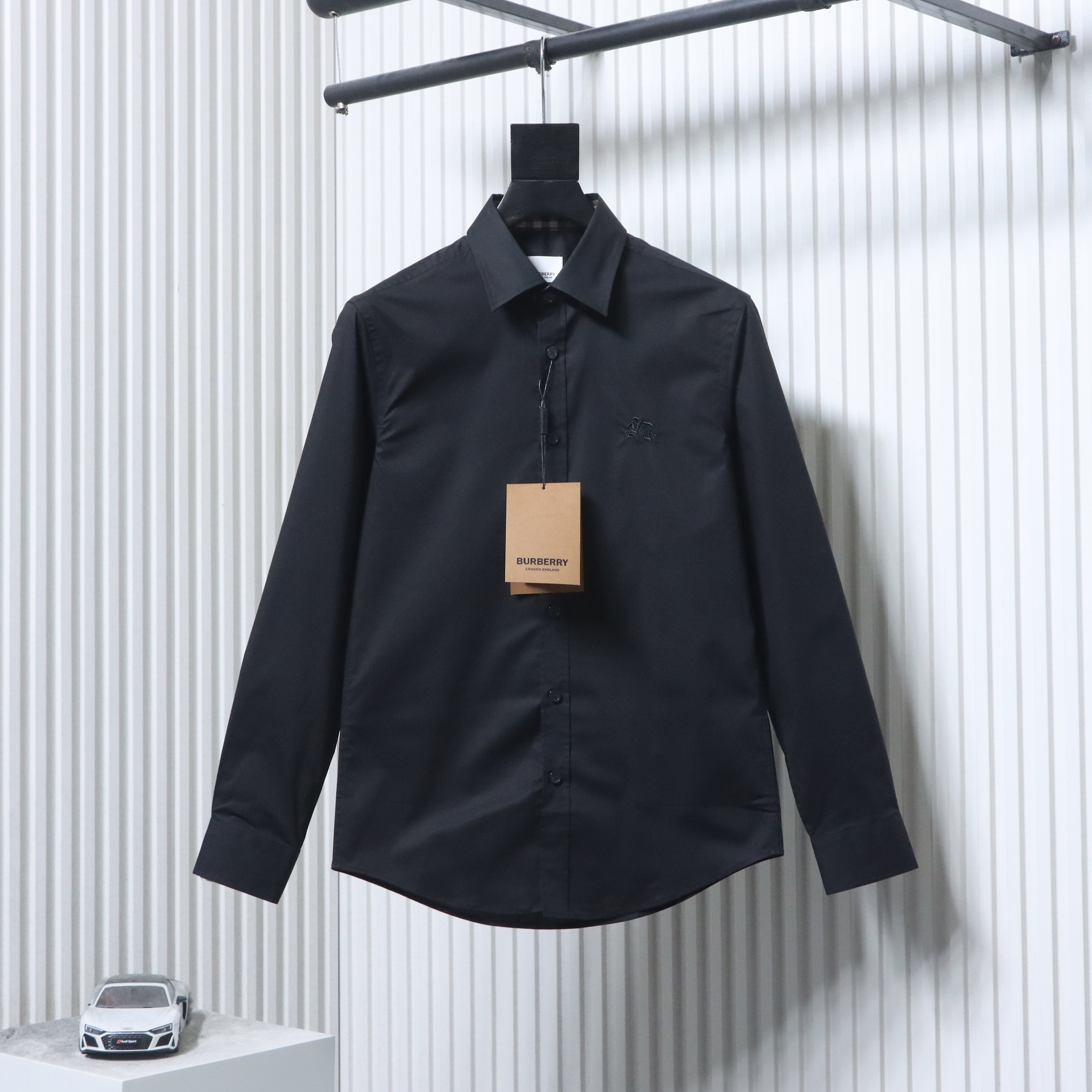 EM Sneakers Burberry Classic Horse Logo Embroidered Long Sleeve Shirt Black