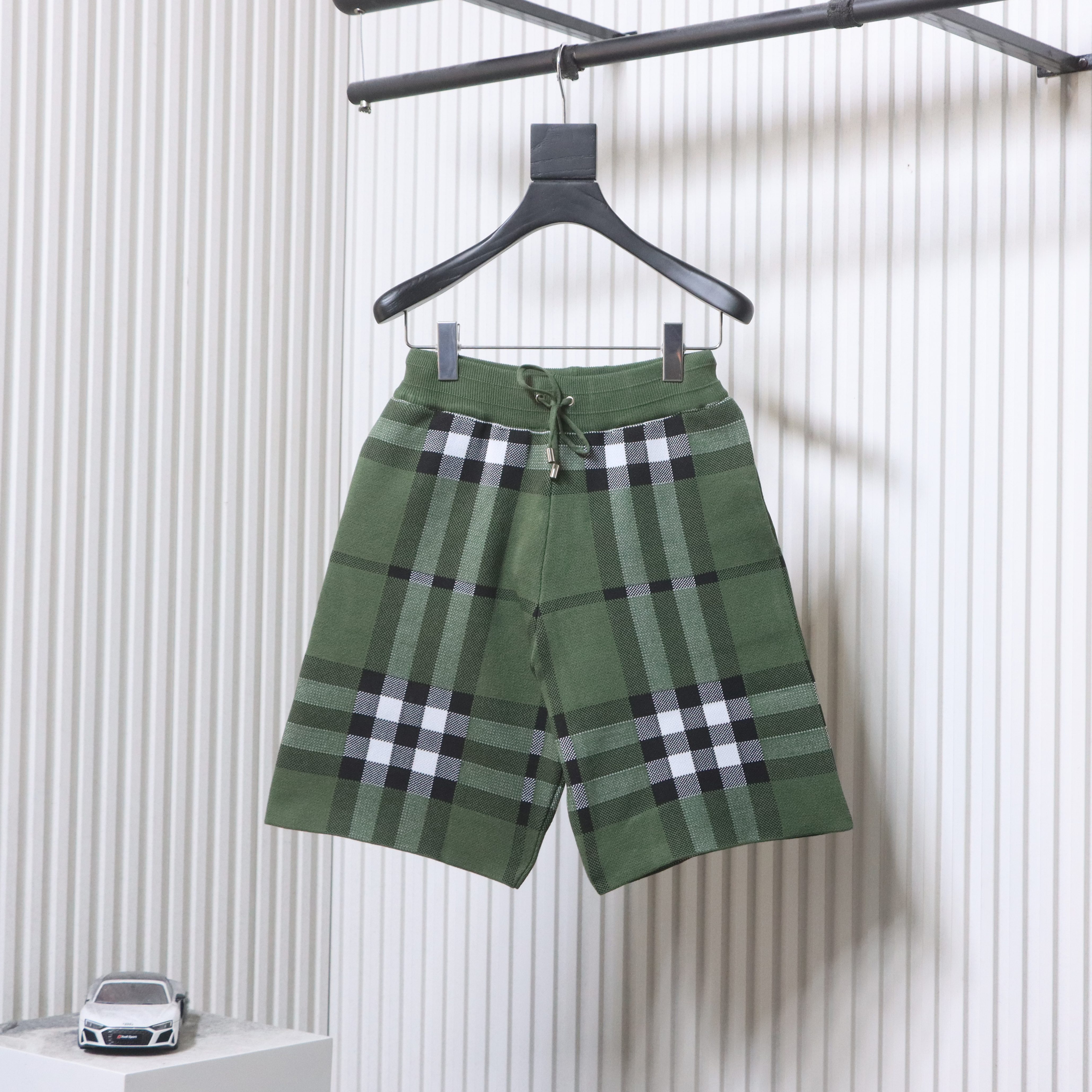 EM Sneakers Burberry Checked Silk and Wool-blend Jacquard Drawstring Shorts Green