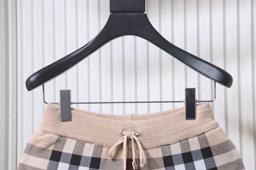 EM Sneakers Burberry Checked Silk and Wool-blend Jacquard Drawstring Shorts Khaki