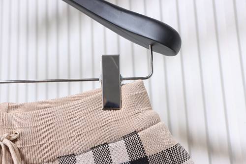 EM Sneakers Burberry Checked Silk and Wool-blend Jacquard Drawstring Shorts Khaki