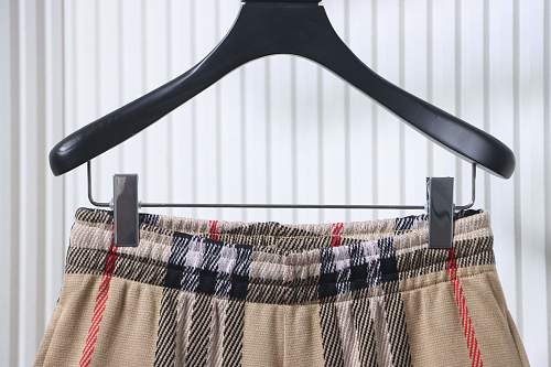 EM Sneakers Burberry Khaki Plaid Knit Shorts