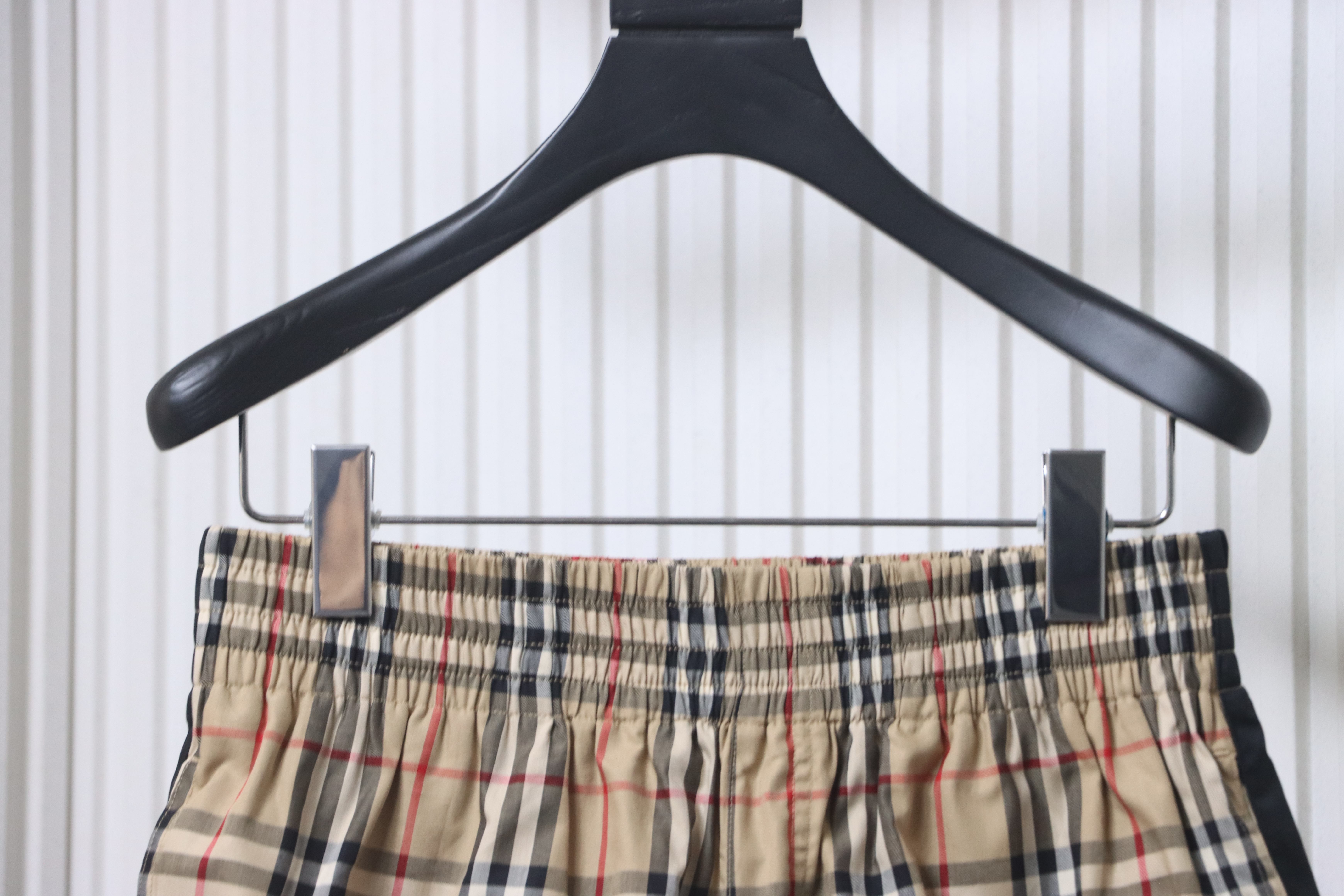 EM Sneakers Burberry Vintage Check Black Side-stripe Shorts Khaki