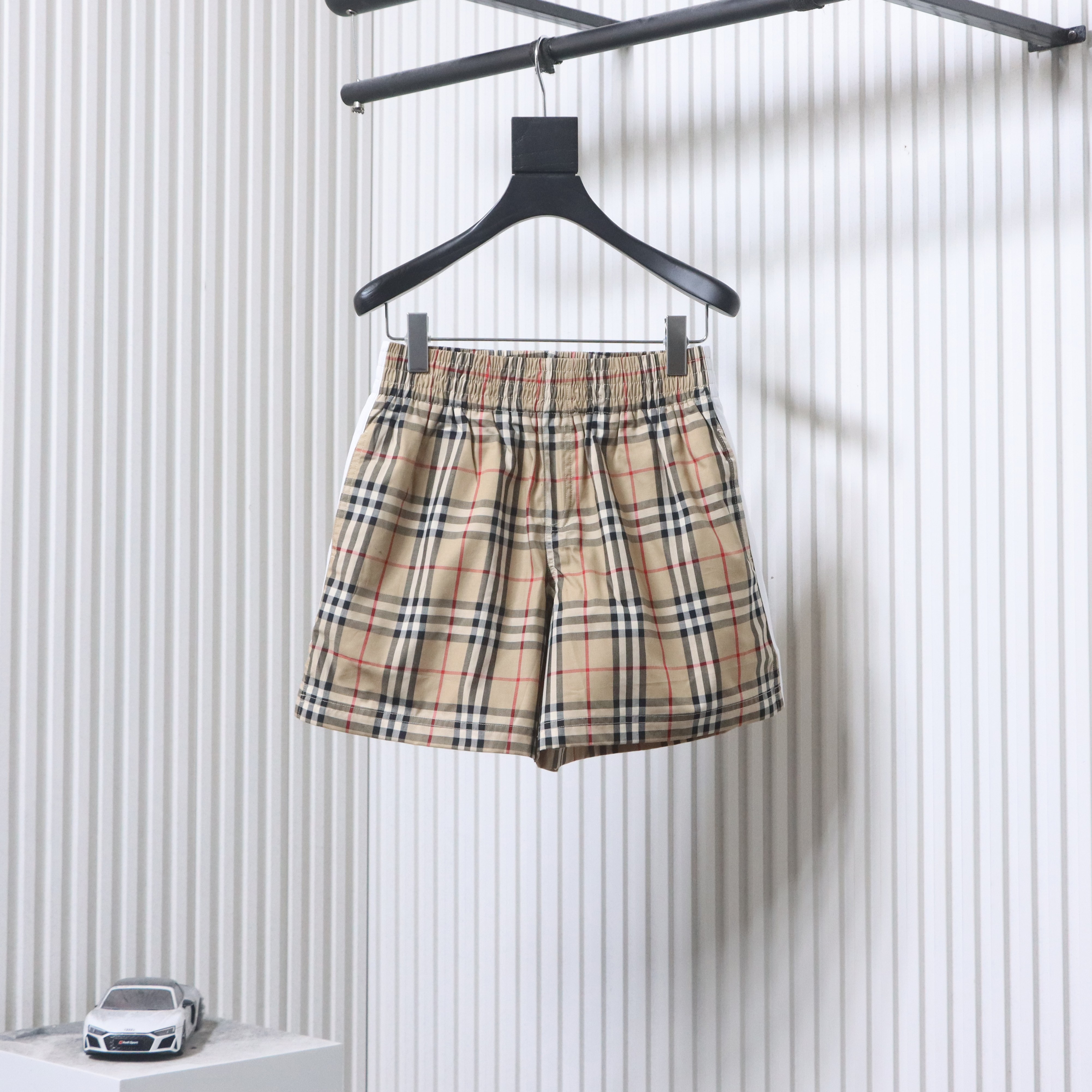 EM Sneakers Burberry Vintage Check White Side-stripe Shorts Khaki