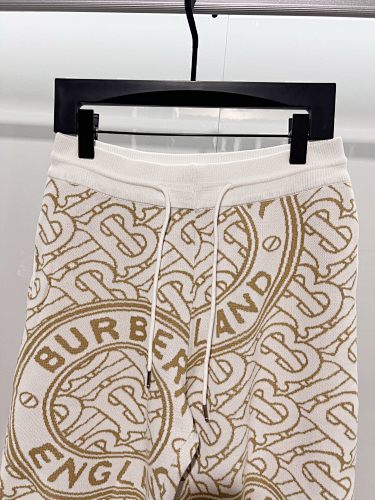 EM Sneakers Burberry Classic 2026 SS New Style Striped Knit Shorts Beige