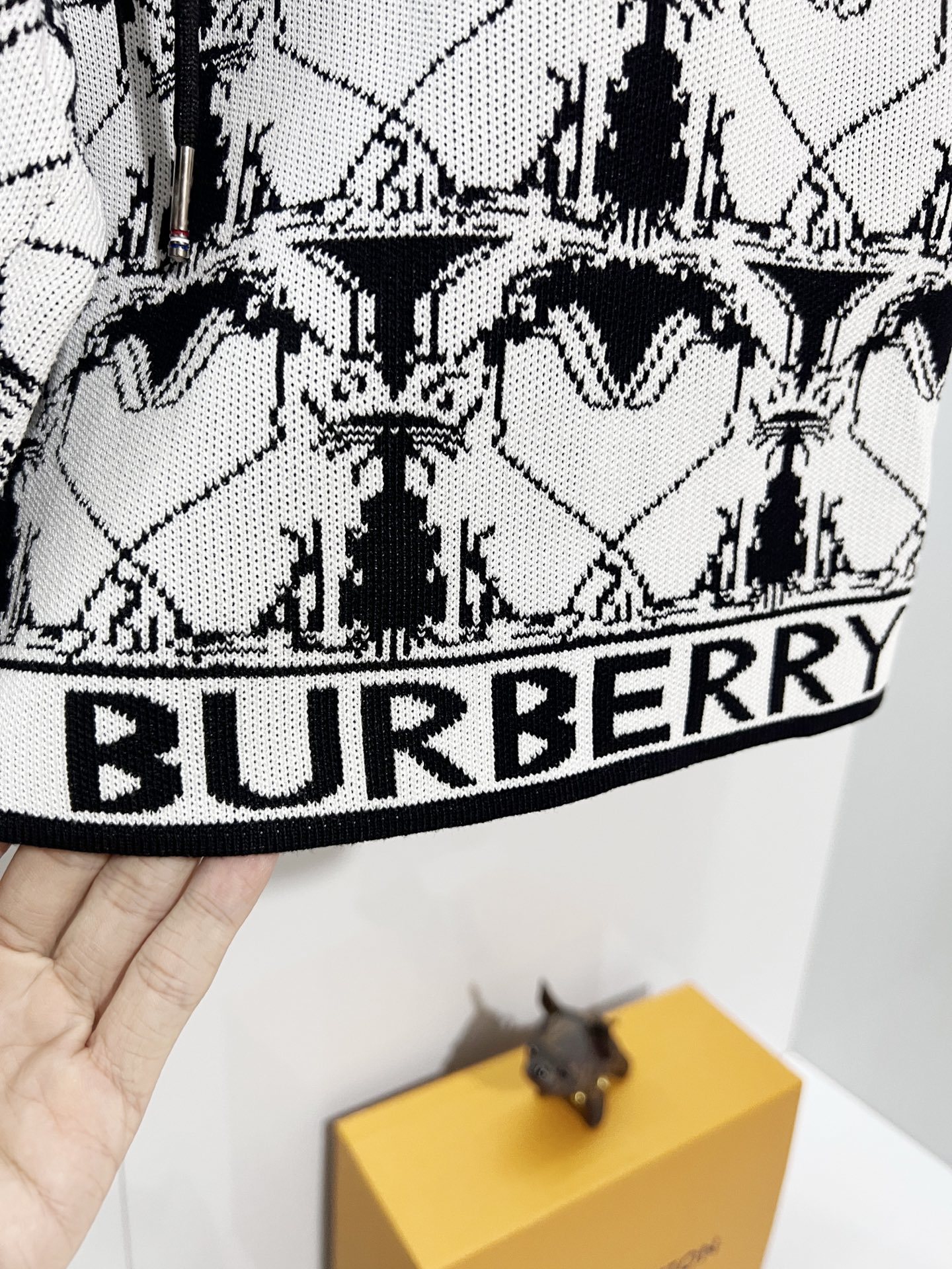 EM Sneakers Burberry Classic 2026 SS New Style Striped Knit Shorts Black White