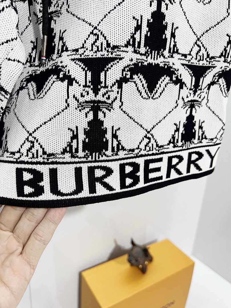 EM Sneakers Burberry Classic 2026 SS New Style Striped Knit Shorts Black White