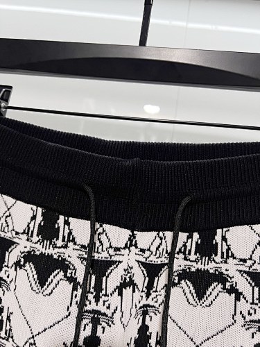 EM Sneakers Burberry Classic 2026 SS New Style Striped Knit Shorts Black White