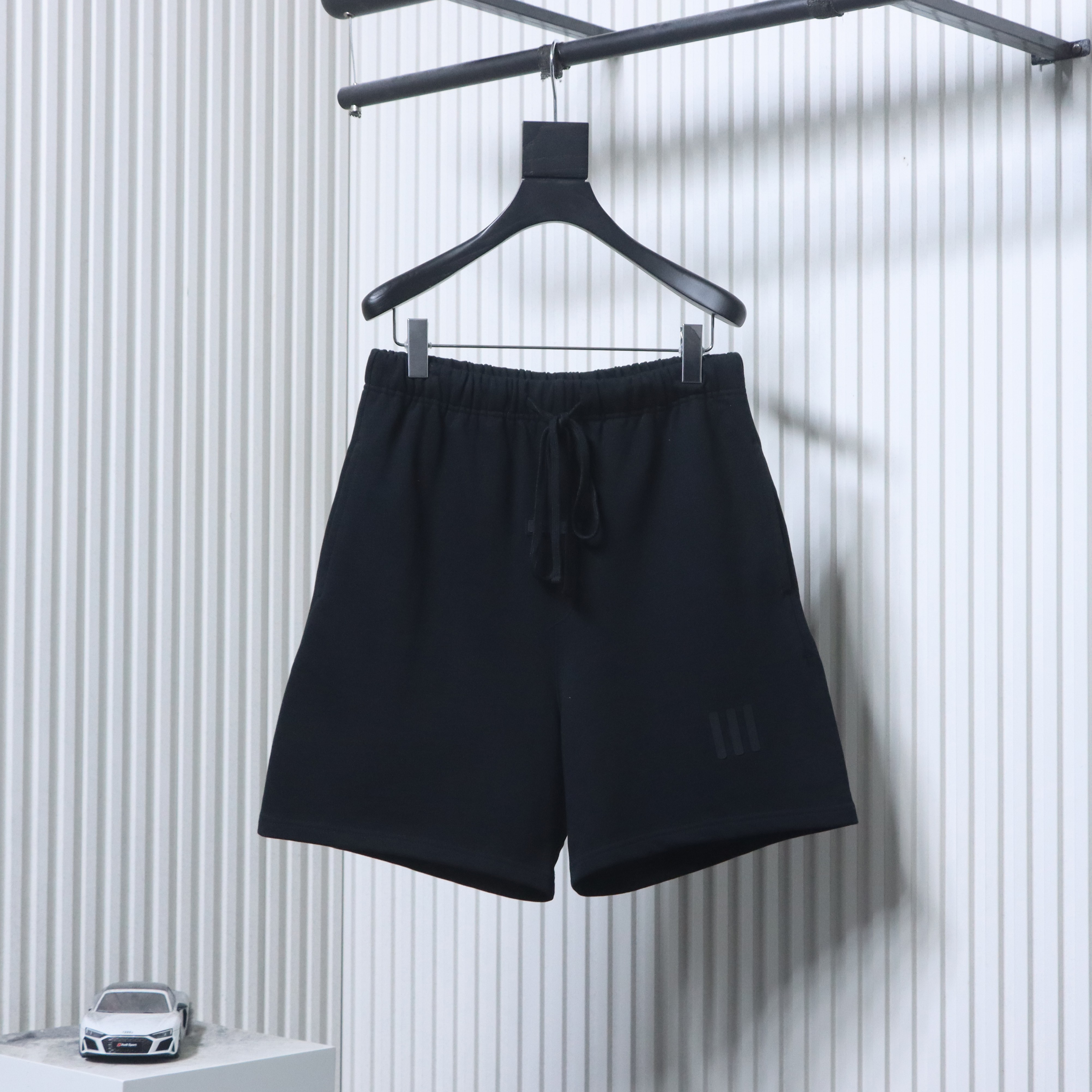 EM Sneakers Fear of God Essentials Collaboration Three-Stripe Silicone Print Shorts Black