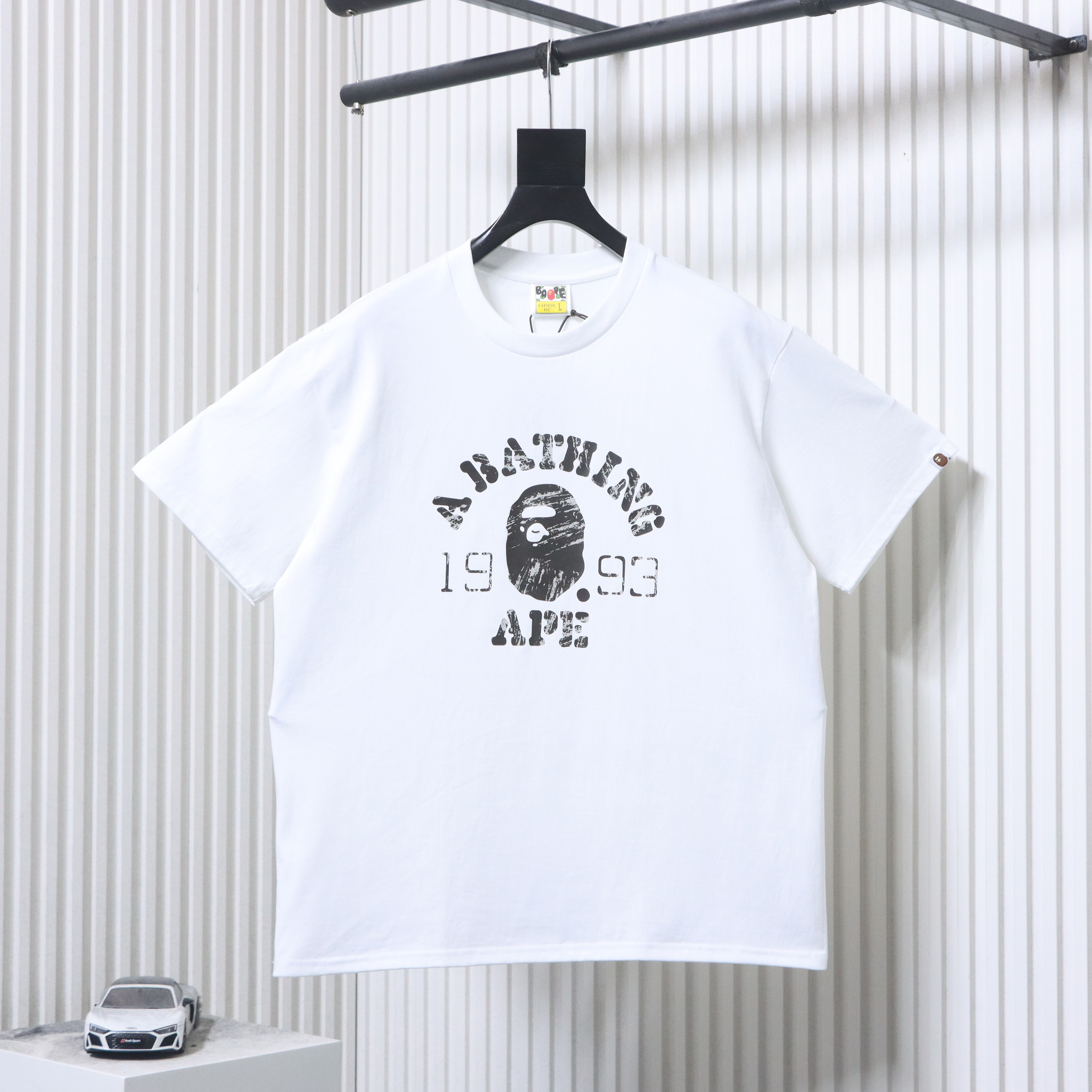 EM Sneakers BAPE 26SS Classic 1993 Distressed Ape Head Print T-Shirt White