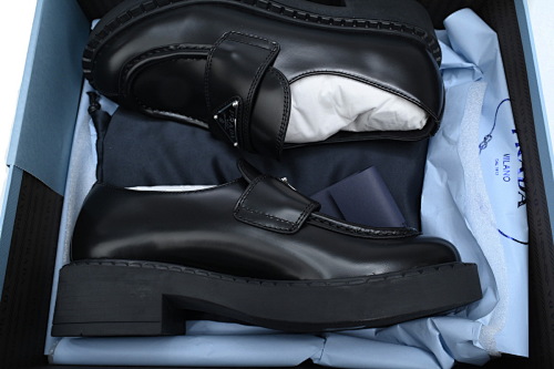 EM Sneakers Prada Chocolate Patent Leather Loafers Black